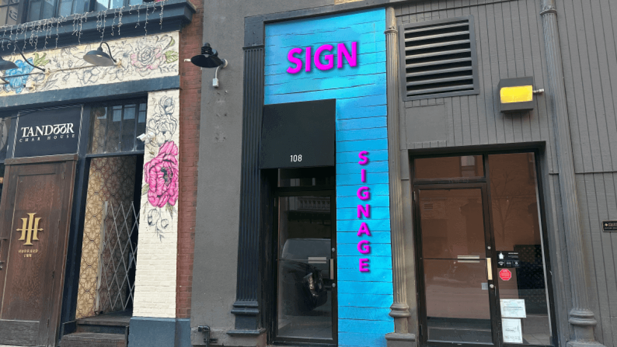 108 W Hubbard St Canvas Real